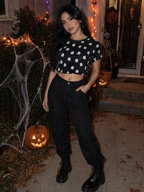 Black Skull Glow-In-The-Dark Print Crop Tee - Casual Halloween Crop Top
